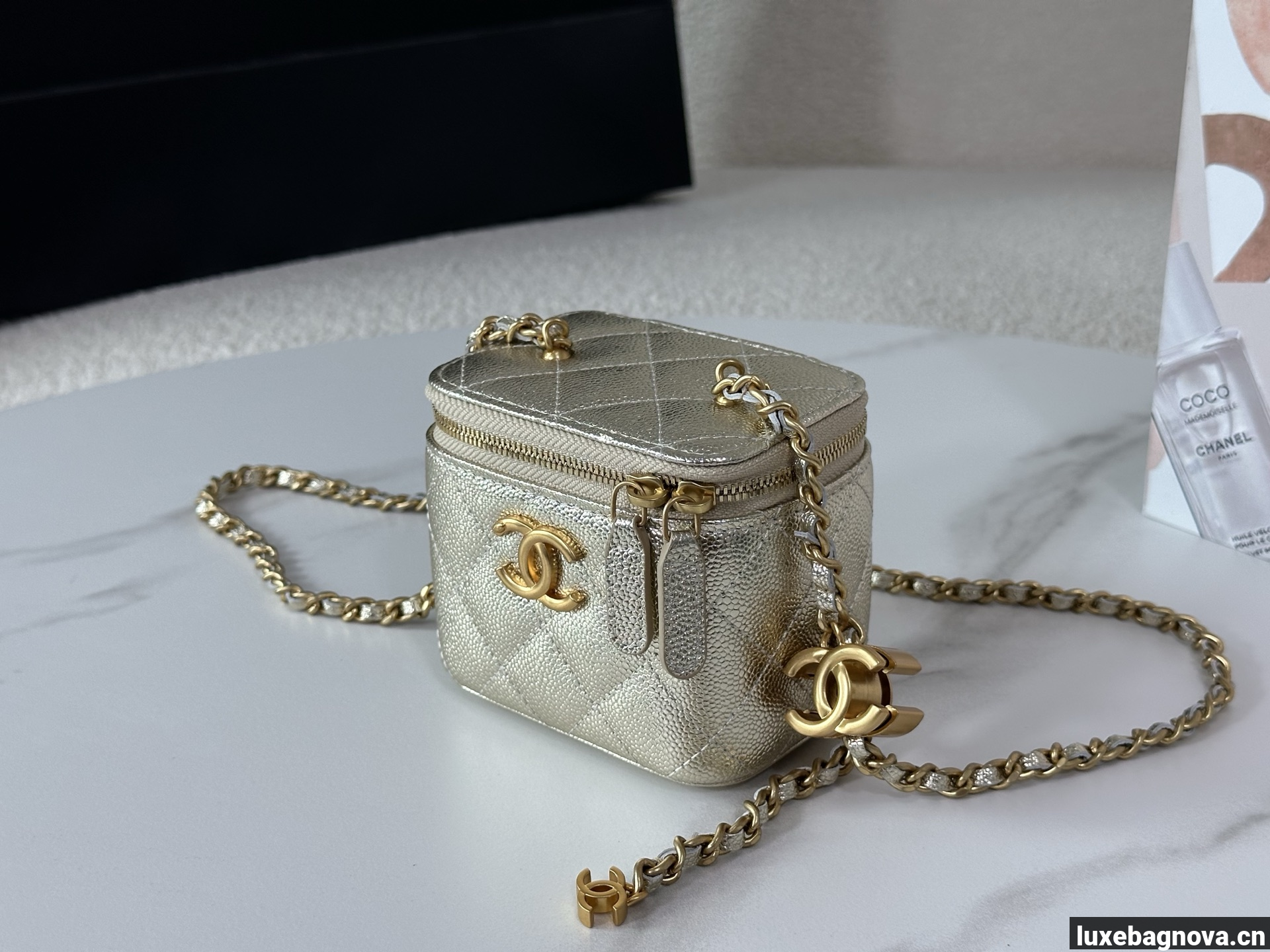 Chanel Trendy CC Vanity leather handbag Gold, Leather
