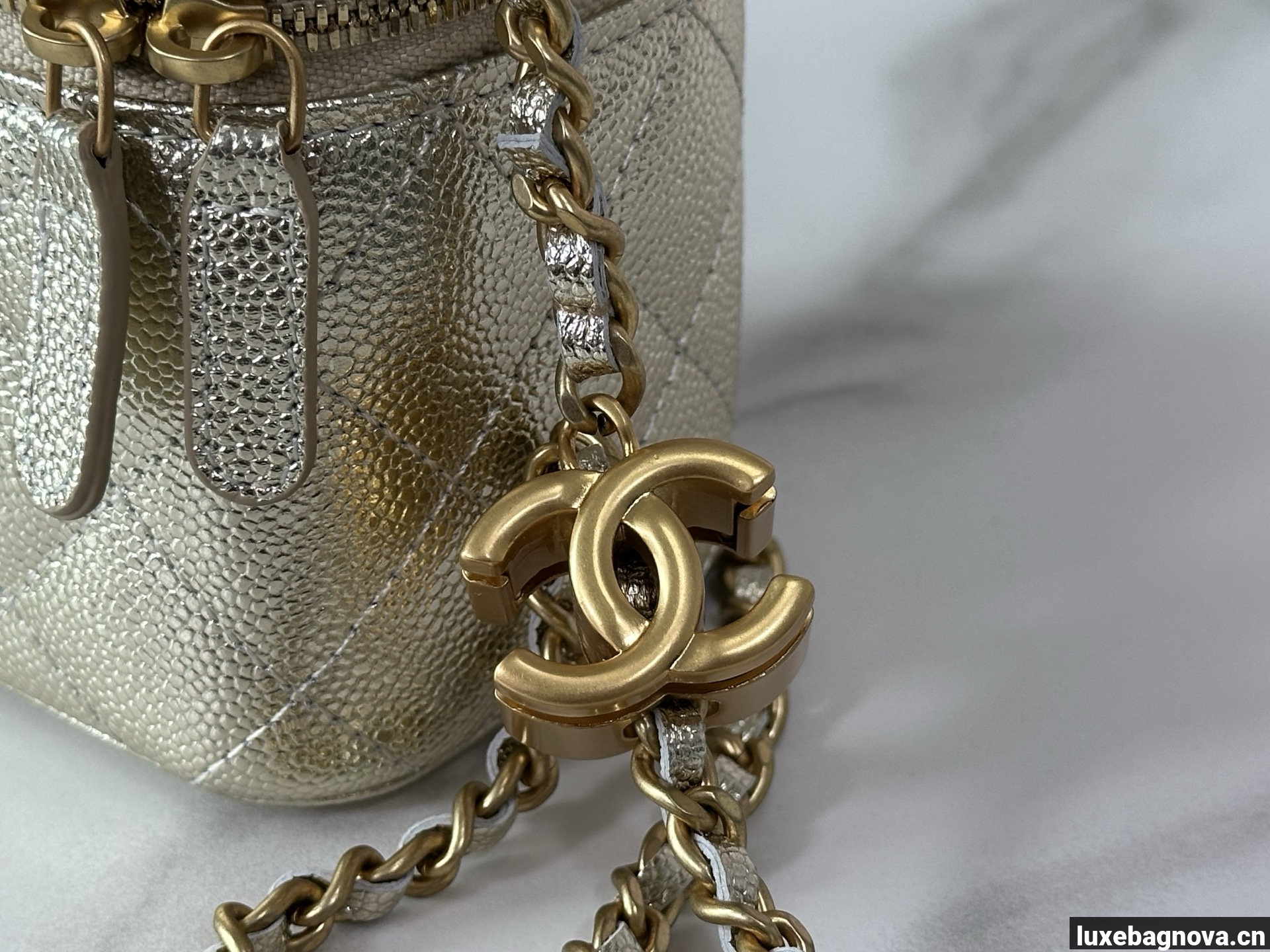 Chanel Trendy CC Vanity leather handbag Gold, Leather