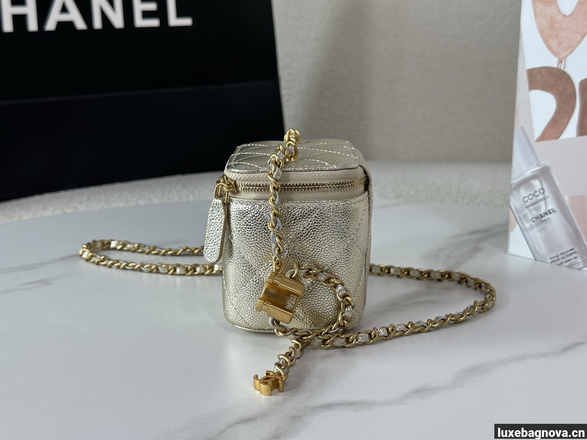 Chanel Trendy CC Vanity leather handbag Gold, Leather