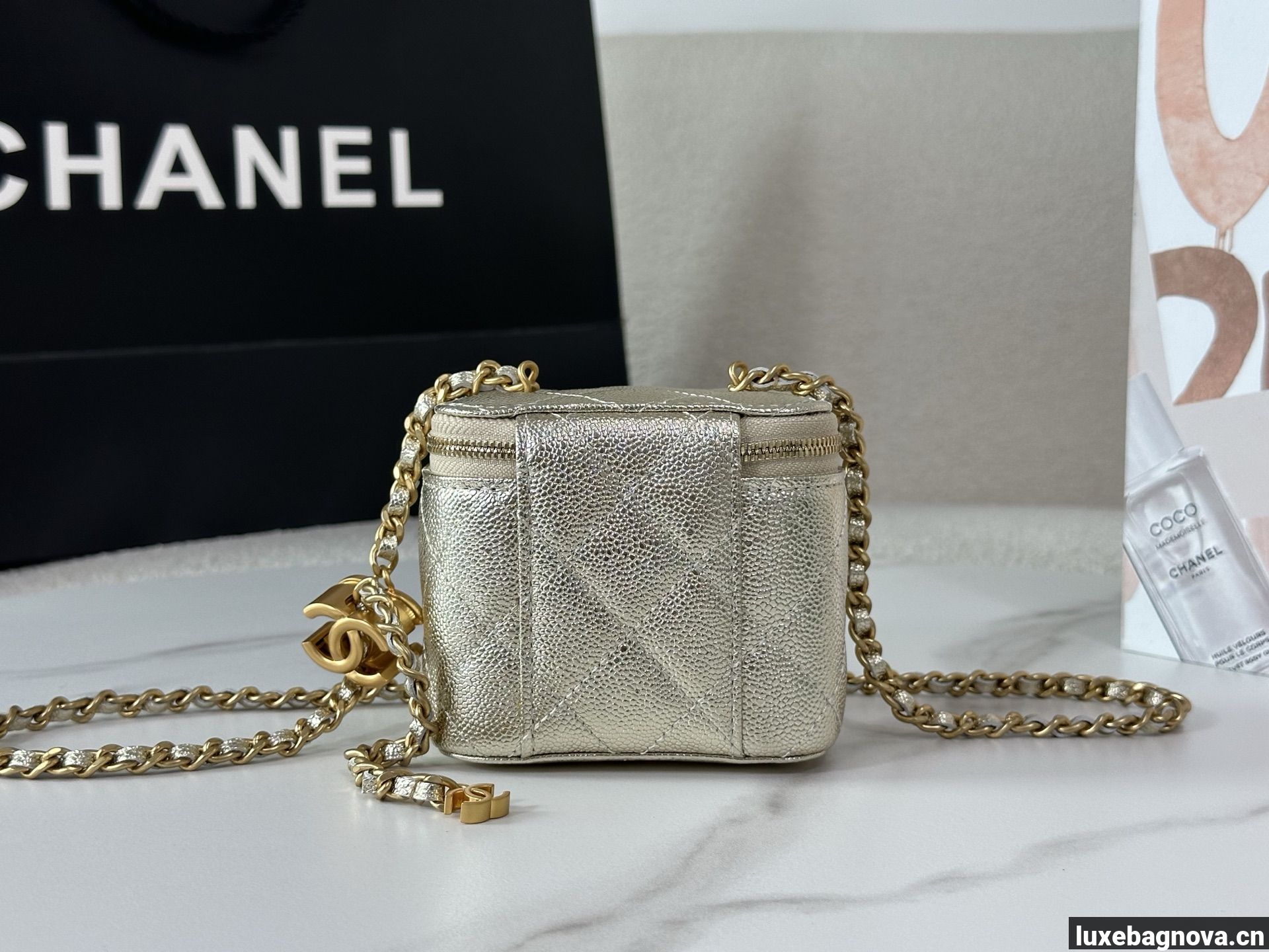 Chanel Trendy CC Vanity leather handbag Gold, Leather
