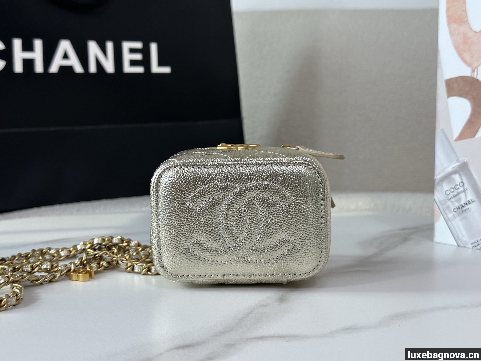 Chanel Trendy CC Vanity leather handbag Gold, Leather