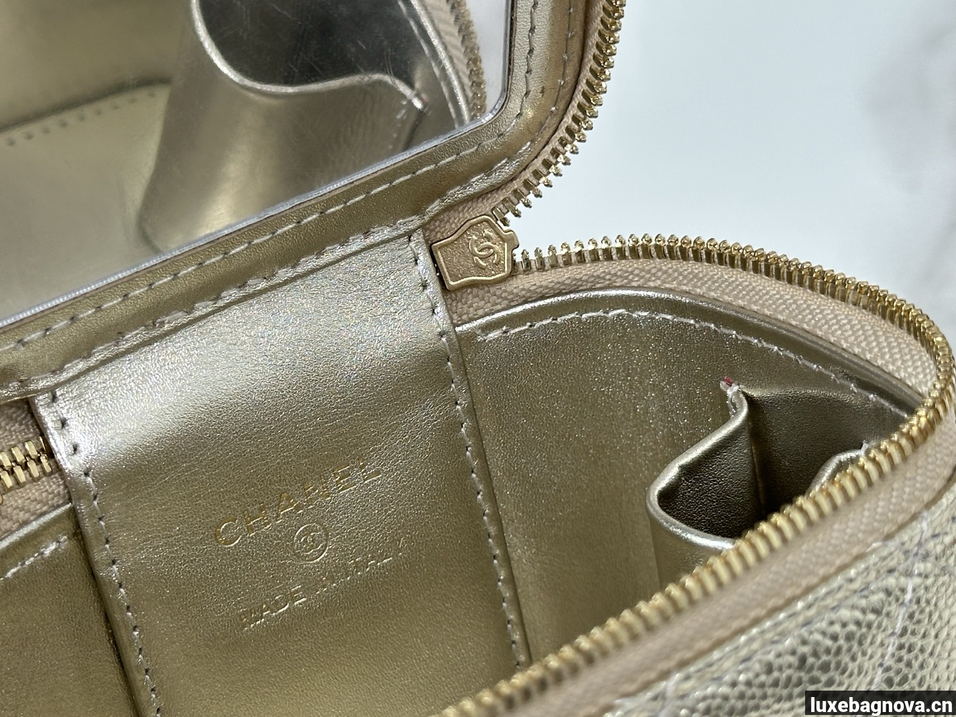 Chanel Trendy CC Vanity leather handbag Gold, Leather