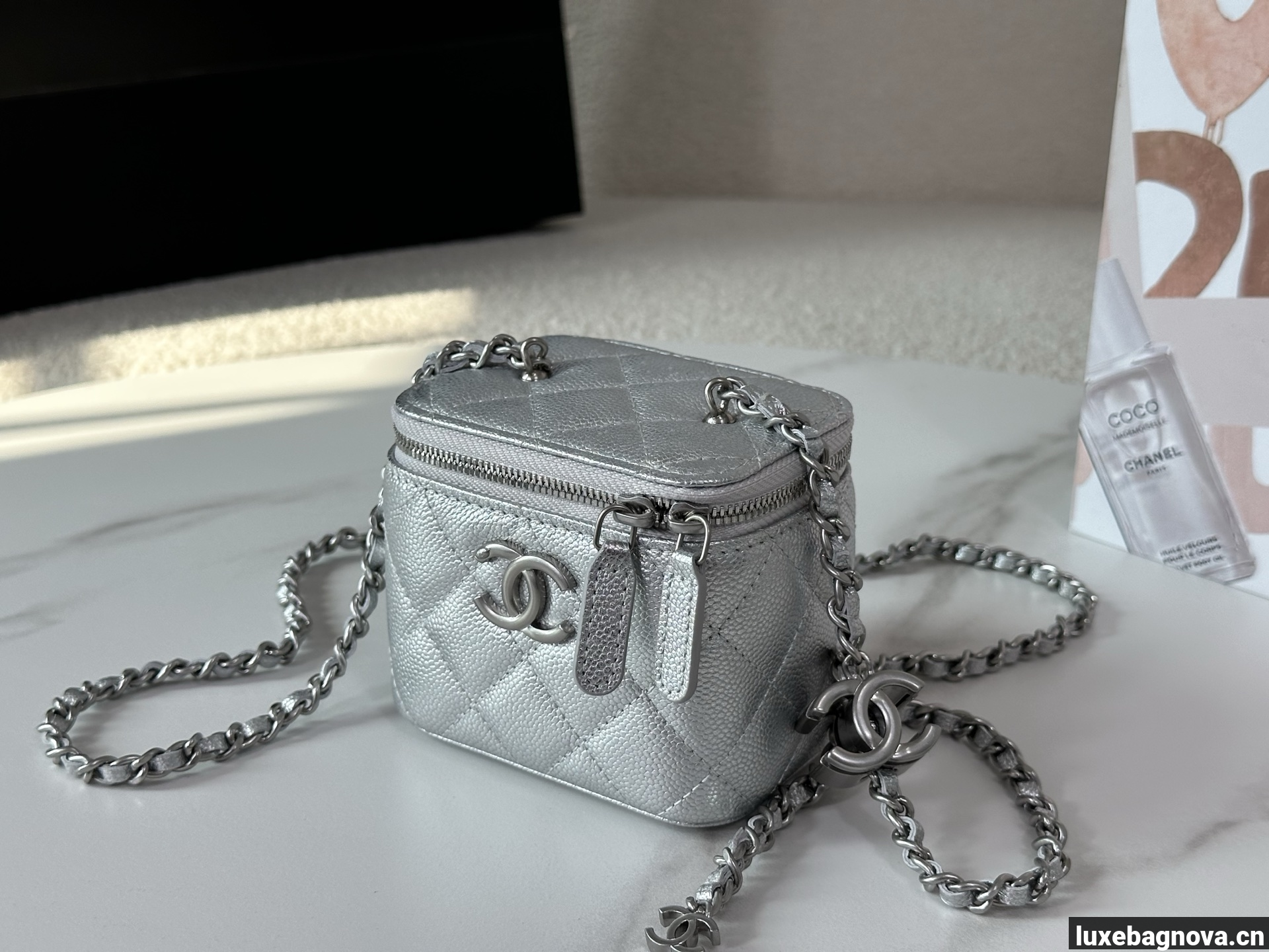 Chanel Trendy CC Vanity leather handbag Silvery, Leather