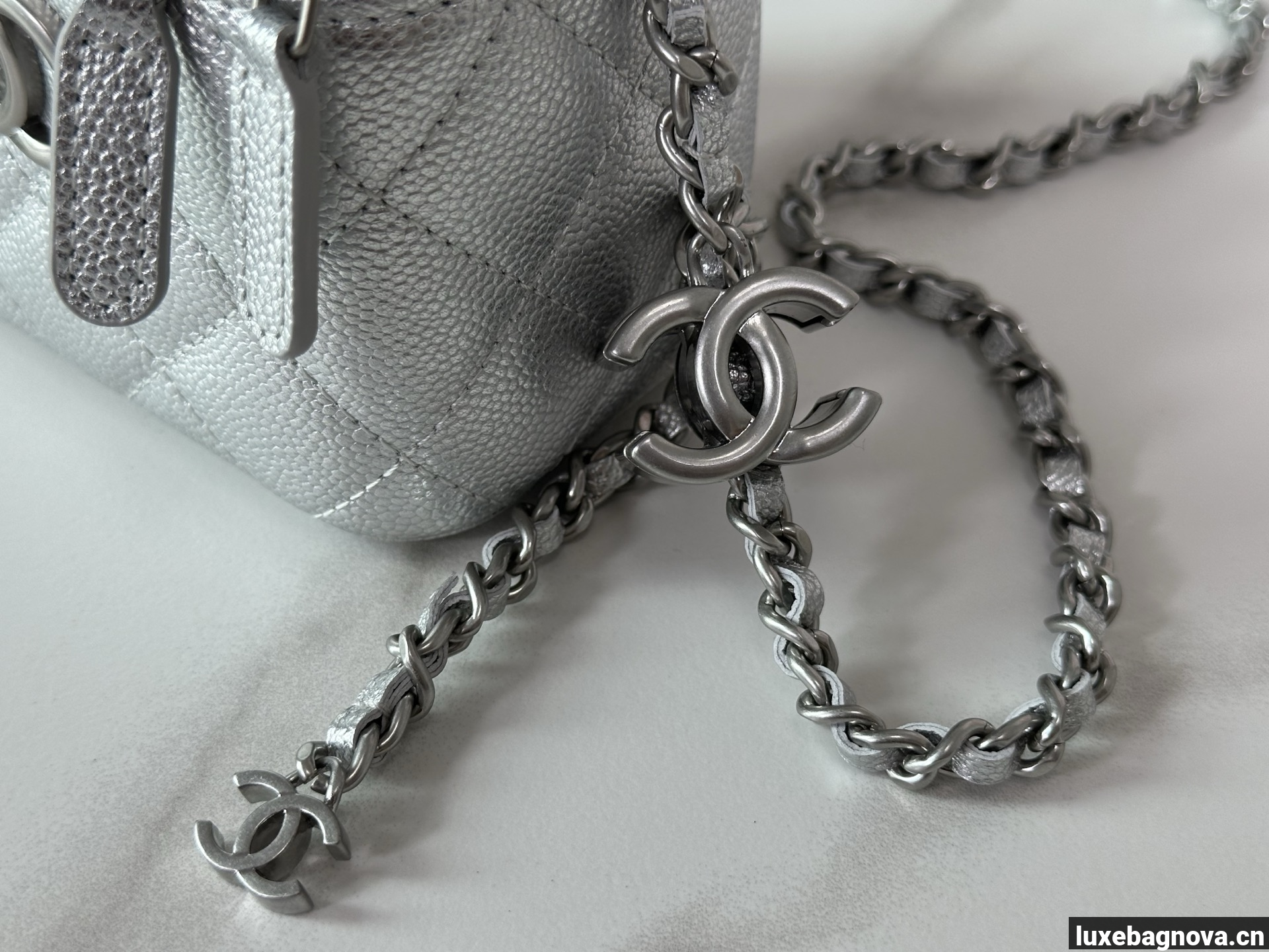 Chanel Trendy CC Vanity leather handbag Silvery, Leather