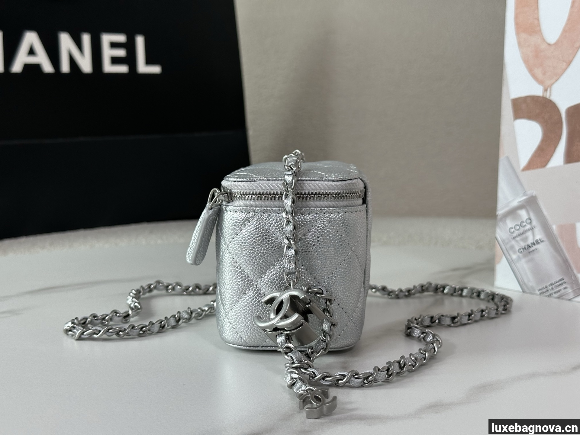 Chanel Trendy CC Vanity leather handbag Silvery, Leather