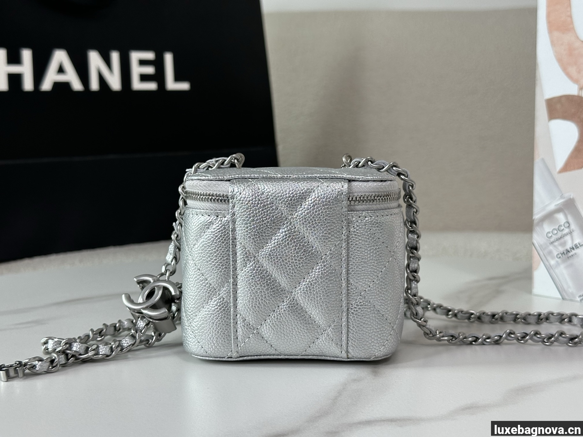 Chanel Trendy CC Vanity leather handbag Silvery, Leather