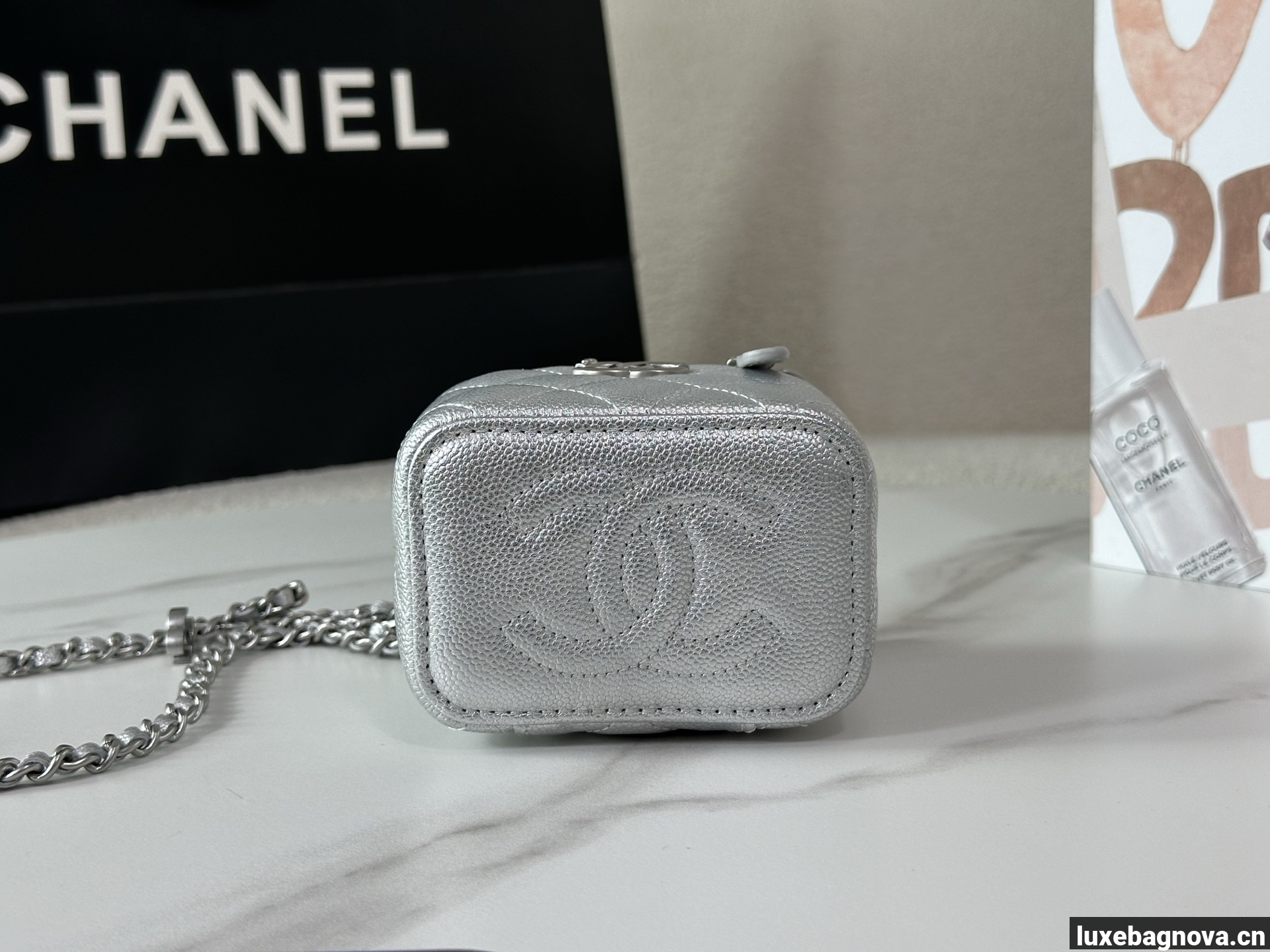 Chanel Trendy CC Vanity leather handbag Silvery, Leather