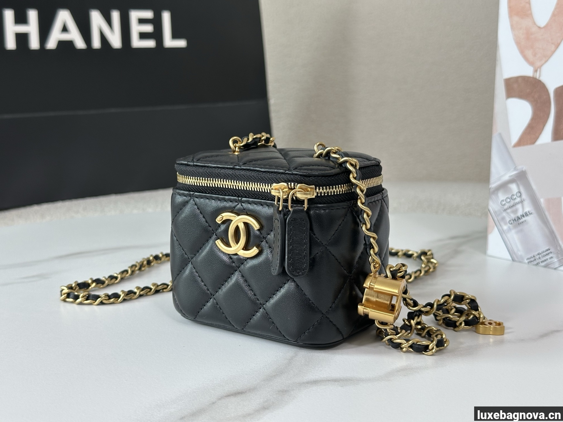 Chanel Trendy CC Vanity leather handbag Black, Leather