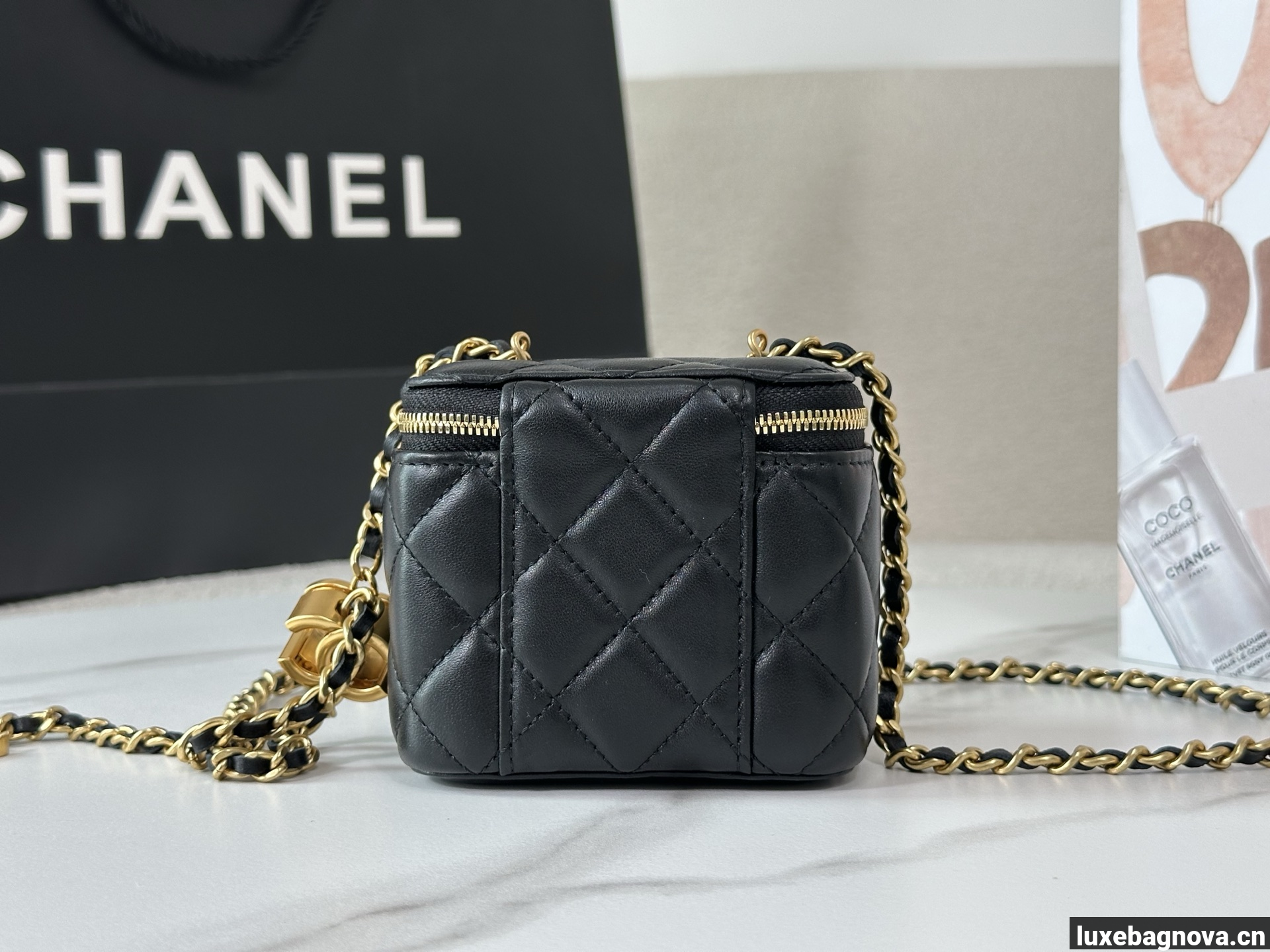 Chanel Trendy CC Vanity leather handbag Black, Leather