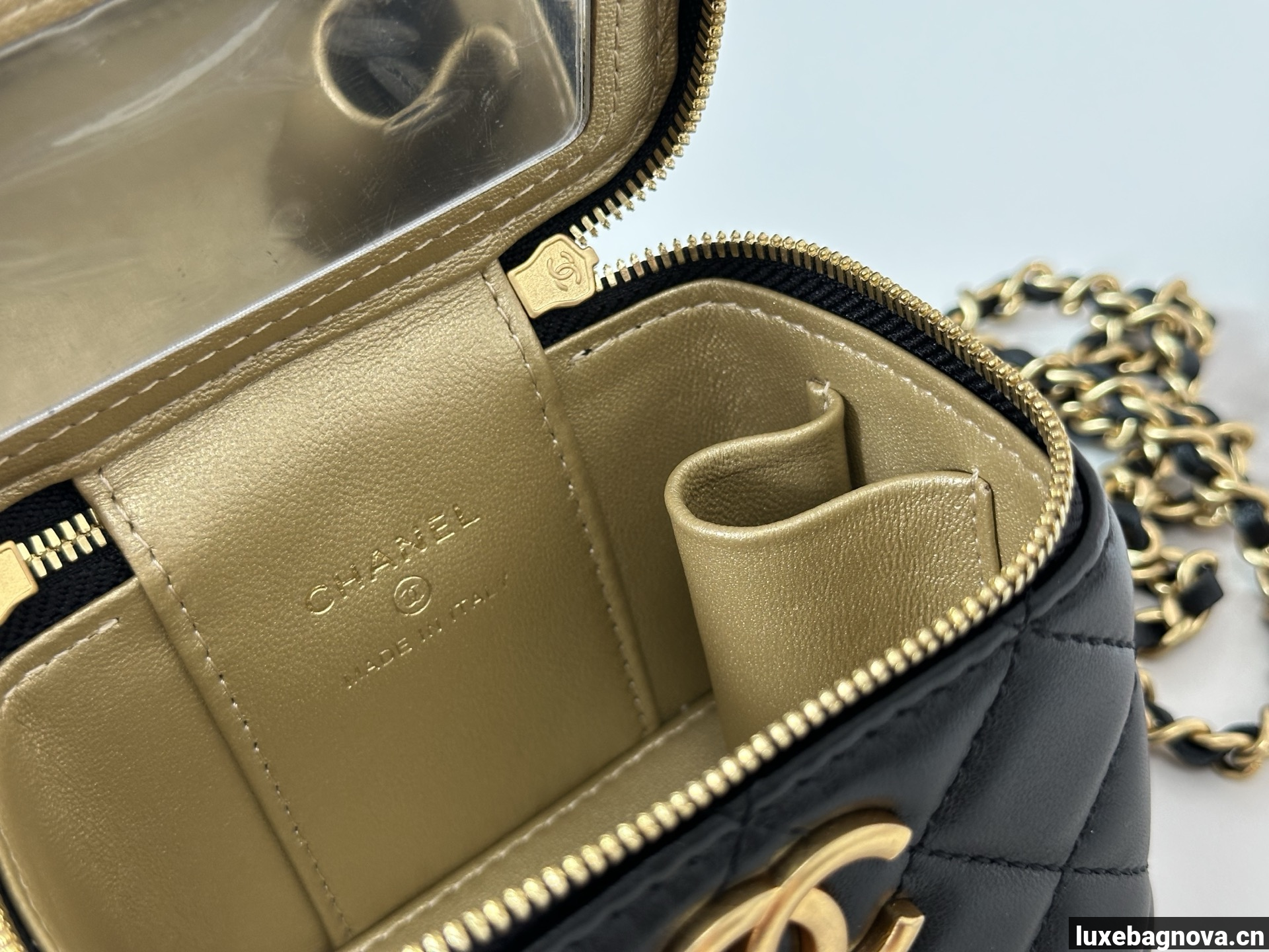 Chanel Trendy CC Vanity leather handbag Black, Leather