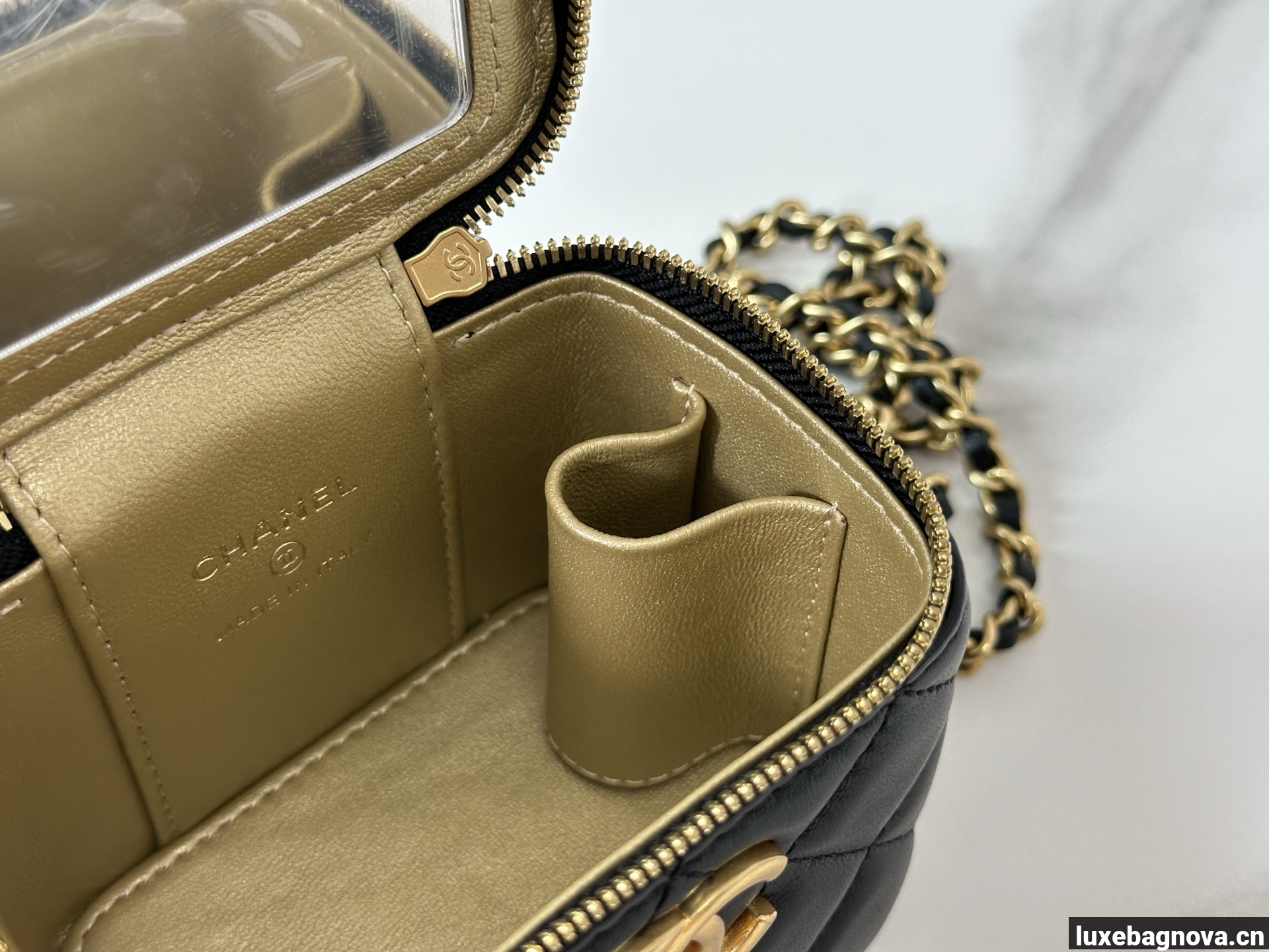 Chanel Trendy CC Vanity leather handbag Black, Leather