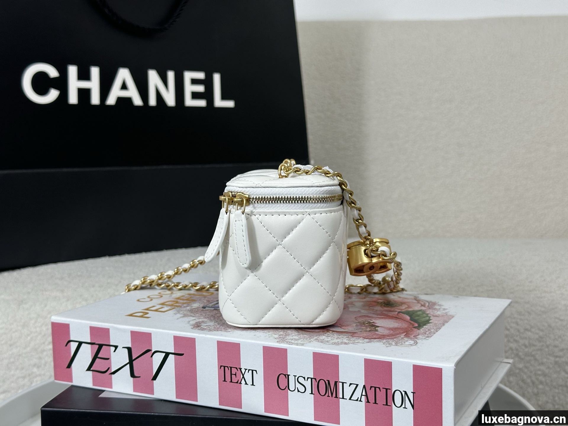 Chanel Trendy CC Vanity leather handbag White, Leather