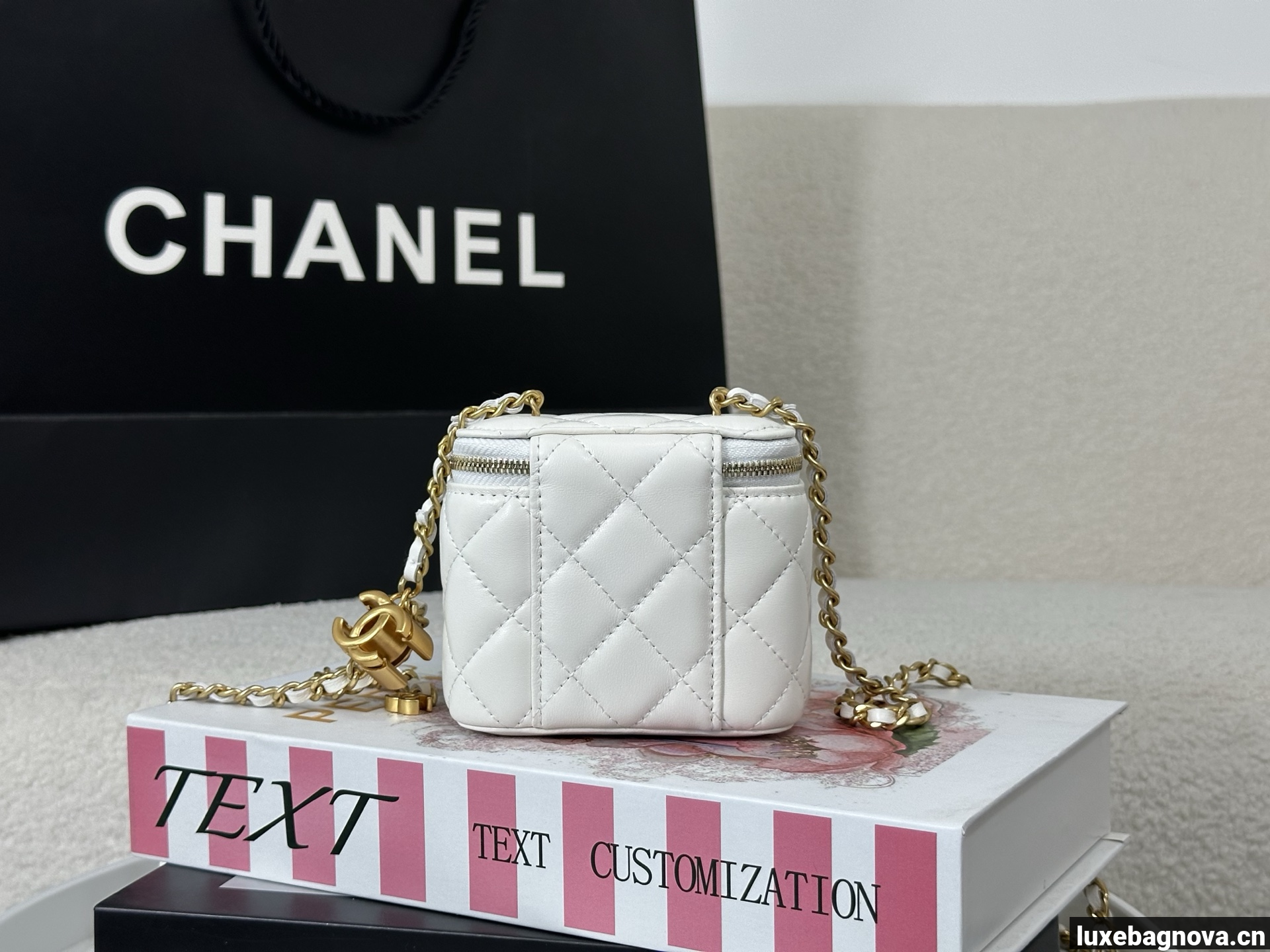 Chanel Trendy CC Vanity leather handbag White, Leather