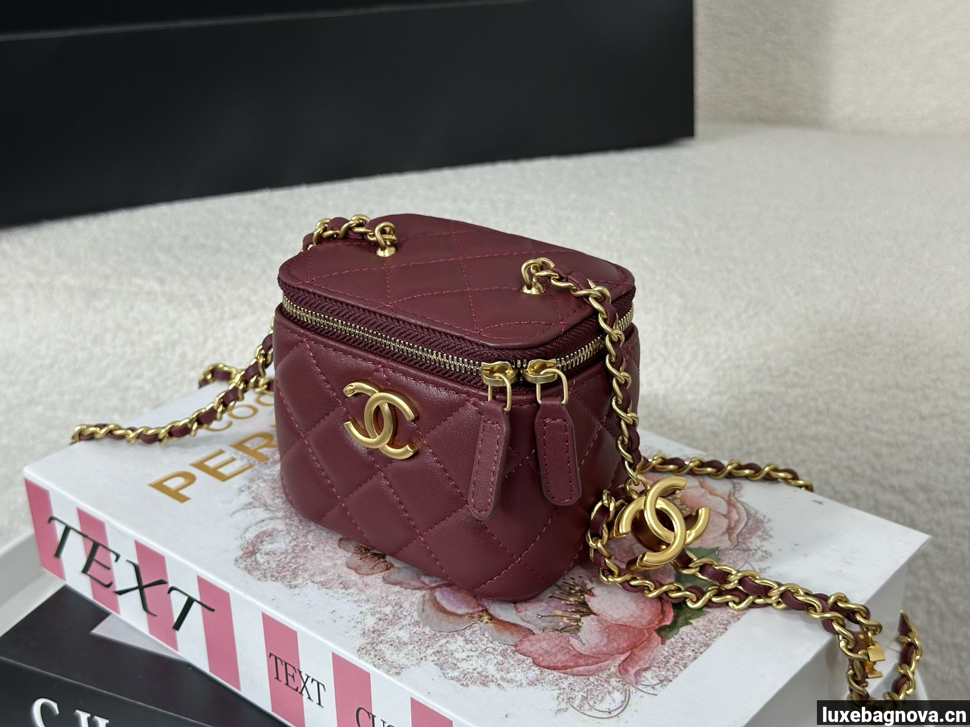 Chanel Trendy CC Vanity leather handbag Burgundy , Leather