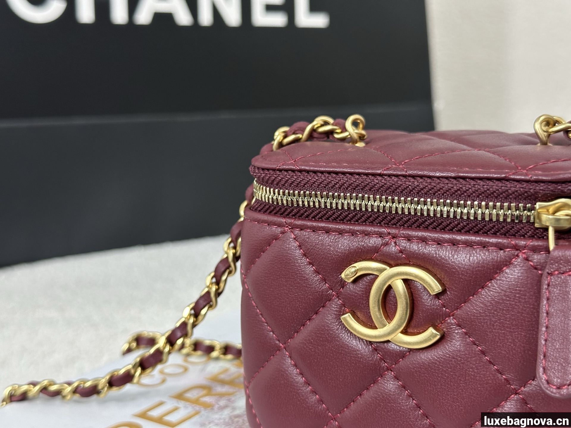 Chanel Trendy CC Vanity leather handbag Burgundy , Leather