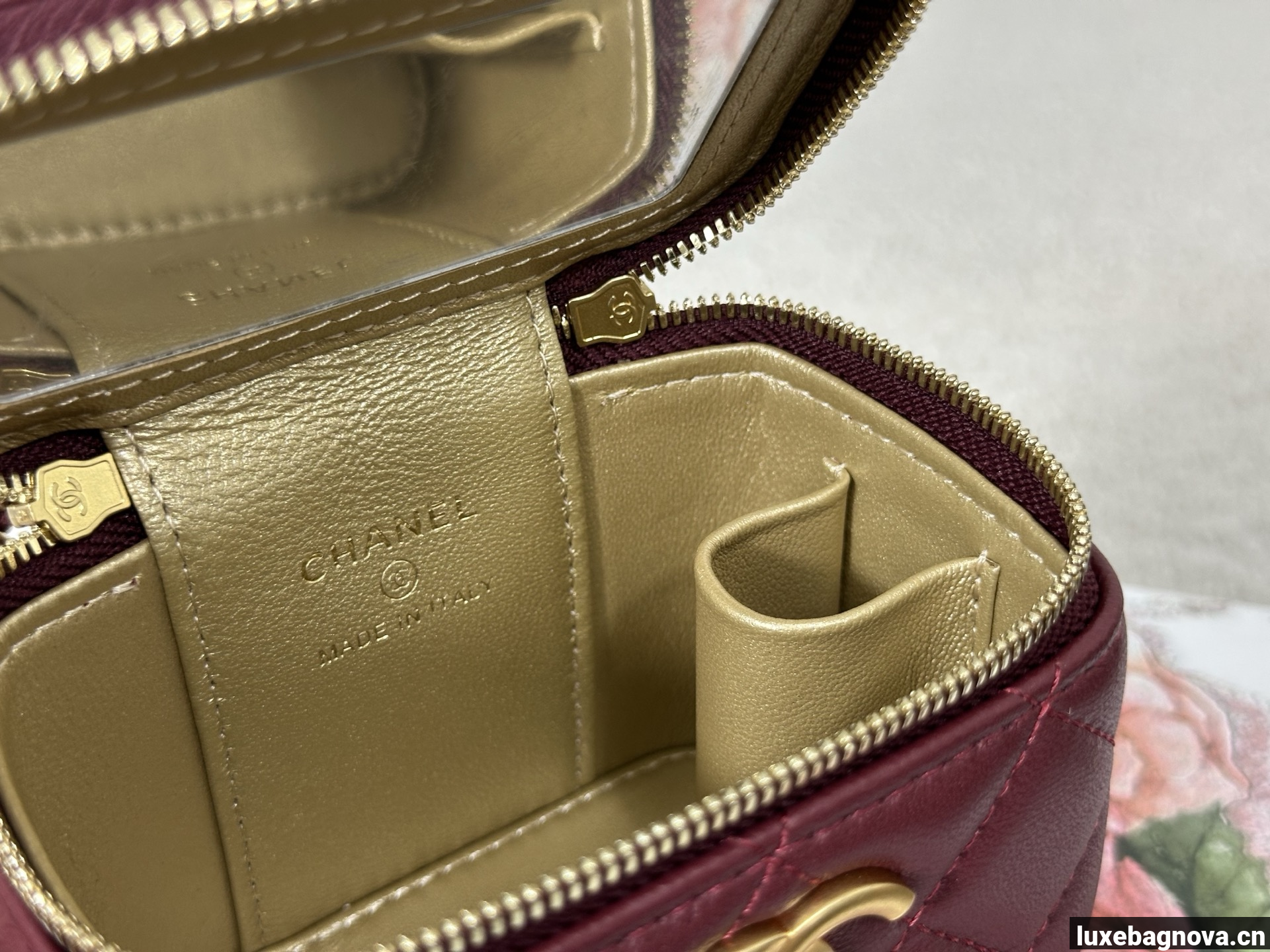 Chanel Trendy CC Vanity leather handbag Burgundy , Leather