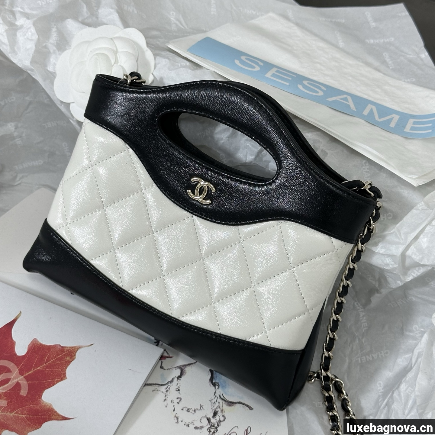 Chanel White quilted leather mini tote bag with chain shoulder strap