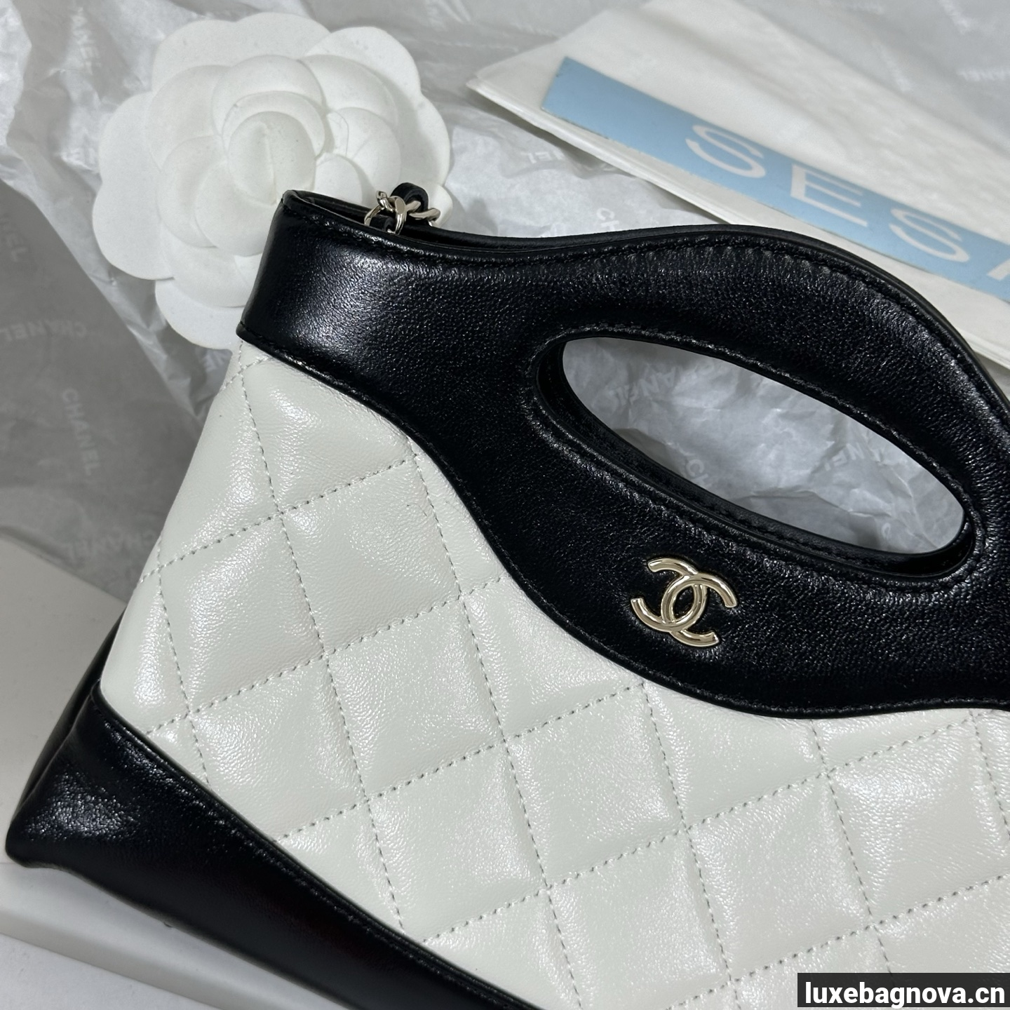 Chanel White quilted leather mini tote bag with chain shoulder strap