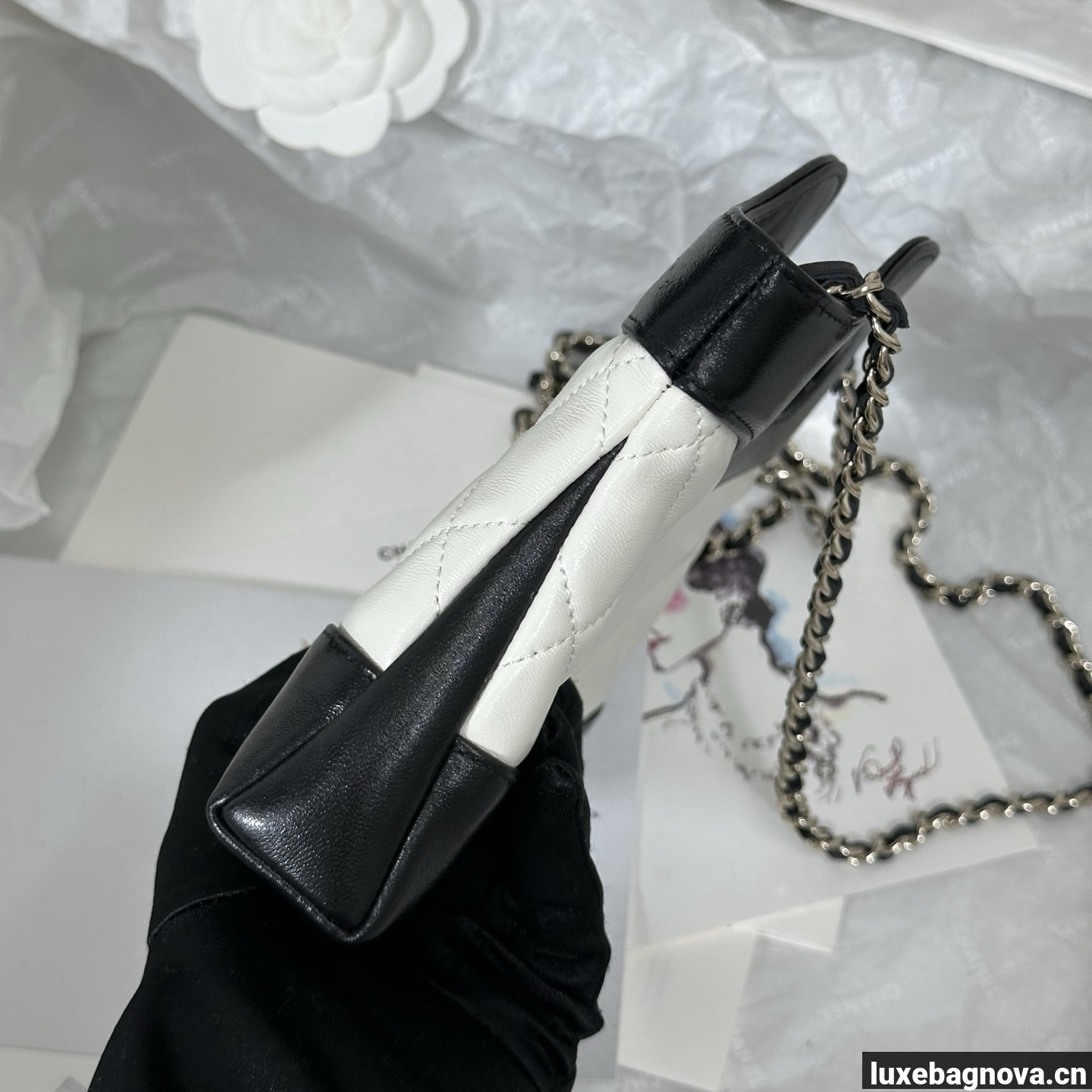 Chanel White quilted leather mini tote bag with chain shoulder strap