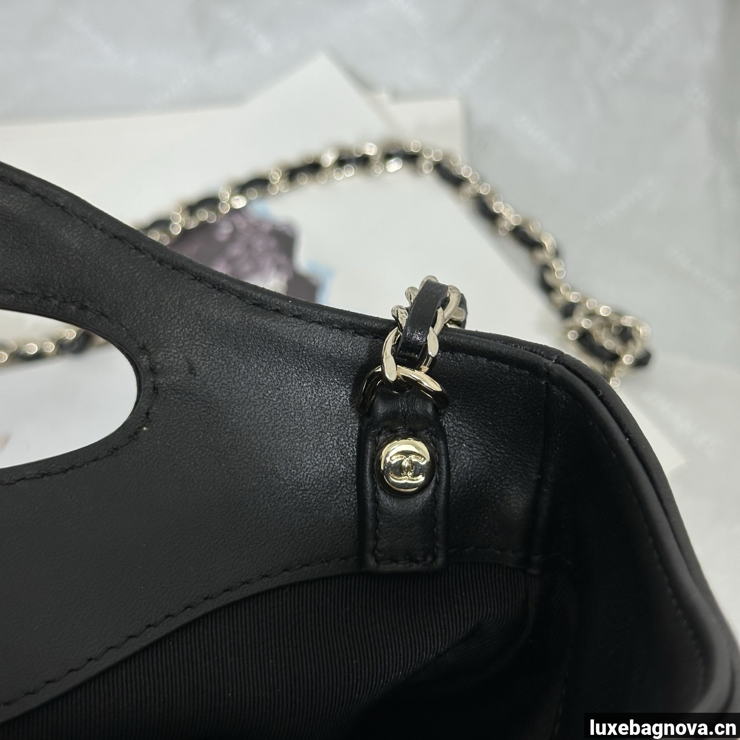 Chanel White quilted leather mini tote bag with chain shoulder strap