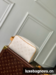 Louis Vuitton Locker Dopp Kit M14839 white