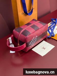 Louis Vuitton Locker Dopp Kit M25902 red