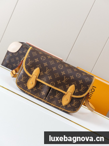 Louis Vuitton Monogram Canvas M42247 brown