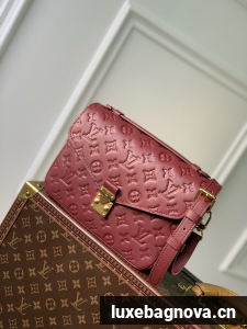 Louis Vuitton Pochette Metis M41487 wine red