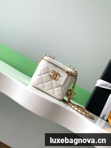 CHANEL Lambskin Small Vanity with Chain AP3941 white