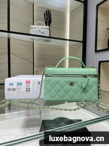 Chanel CLUTCH WITH CHAIN AP4385 green