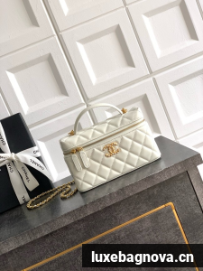 Chanel Vanity with Chain 26C Oil-tanned leather AP4936 white