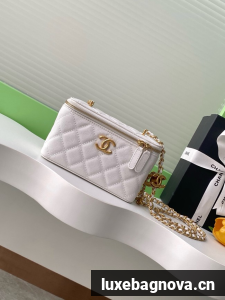 CHANEL MINI CLUTCH Grained Calfskin AP3940 white CHANEL MINI CLUTCH Grained Calfskin AP3940 white