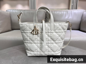 Medium Dior Toujours Vertical Tote Bag Macrocannage Calfskin M2836OSNW Latte