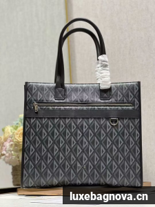 Dior Essentials SAFARI TOTE BAG Black Dior Oblique Jacquard and Grained Calfskin 1bSSH22 Dior Essentials SAFARI TOTE BAG Black Dior Oblique Jacquard and Grained Calfskin 1bSSH22