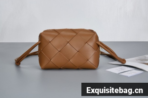 Bottega Veneta Intrecciato Concert Pouch D794258 brown