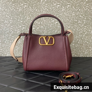 VALENTINO Alltime medium grain calfskin bag B0Q18 Wine