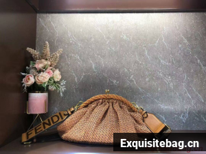 FENDI raffia bag F7641 brown