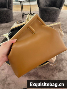 Fendi Original Leather Clutch Bag 56833 Brown