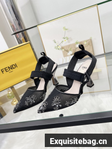 Fendi WOMENS SANDAL 44966-9