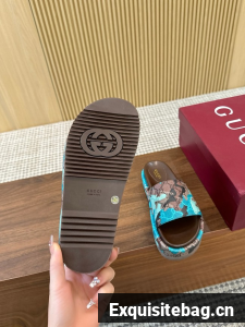 GUCCI Womens platform slide sandal 87185-2