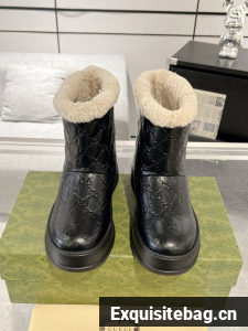 Gucci Womens boot with merino wool lining 857912-3