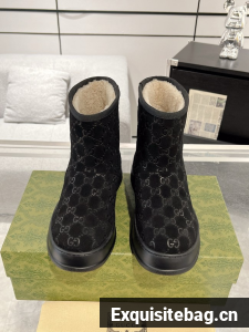 Gucci Womens boot with merino wool lining 857912-5