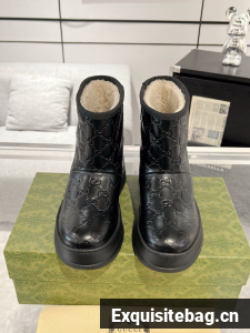 Gucci Womens boot with merino wool lining 857912-6