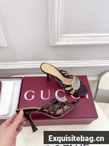 Gucci Womens slide sandal with crystal Interlocking G 852663-4