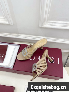 Gucci Womens slide sandal with crystal Interlocking G 852663-5