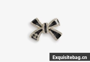 Chanel brooch CE81050