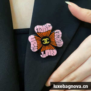 Chanel brooch CE81714