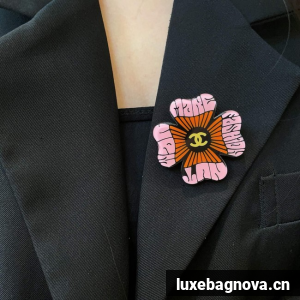 Chanel brooch CE81775
