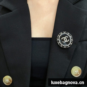 Chanel brooch CE81979