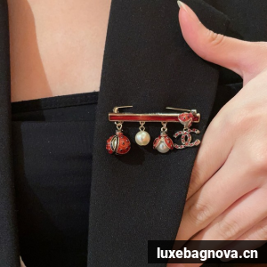 Chanel brooch CE81981